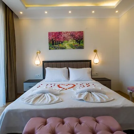 Tanrise House 아파트호텔 페티예