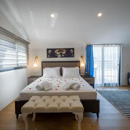 Tanrise House 아파트호텔 페티예