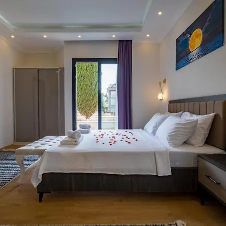 Tanrise מלון דירות 5*