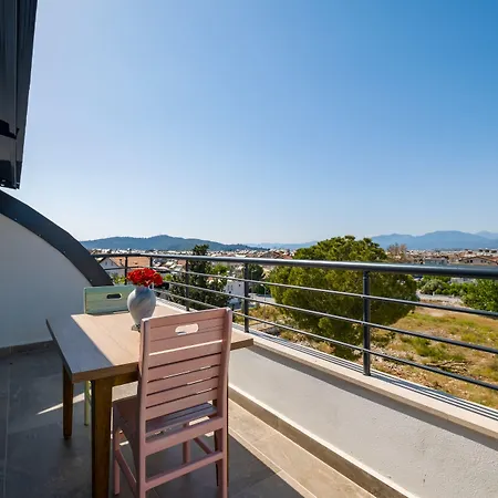 Aparthotel Tanrise House 4*