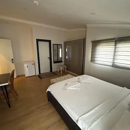 מלון דירות Tanrise House 4*