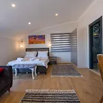 Tanrise House 4*